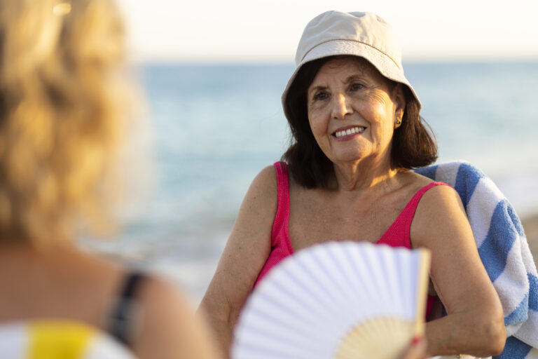 VERÃO E TERCEIRA IDADE: POR QUE O CALOR EXIGE CUIDADOS REDOBRADOS?